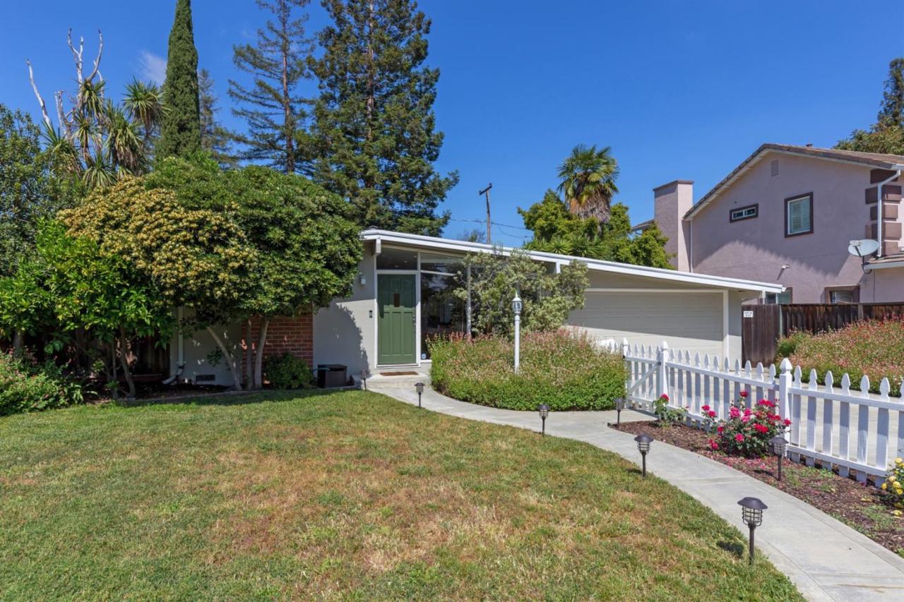 483 Virginia Ave - Photo 1