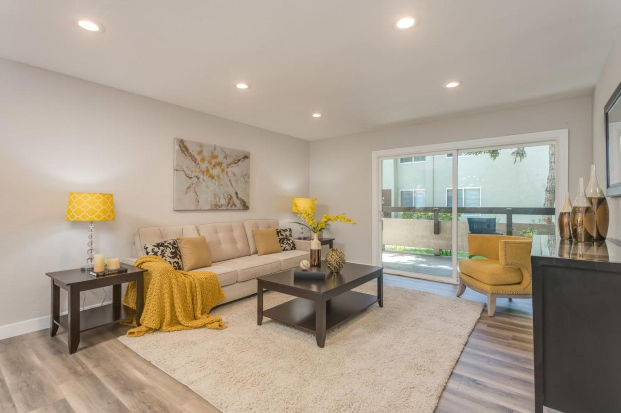 279 Tradewinds Dr 7 - Photo 1