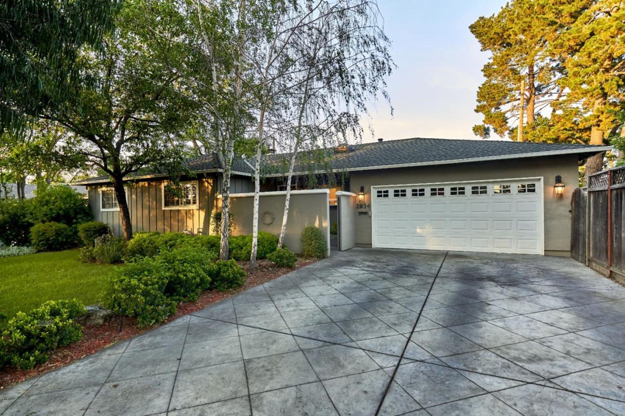 2934 Cherry Ave - Photo 1