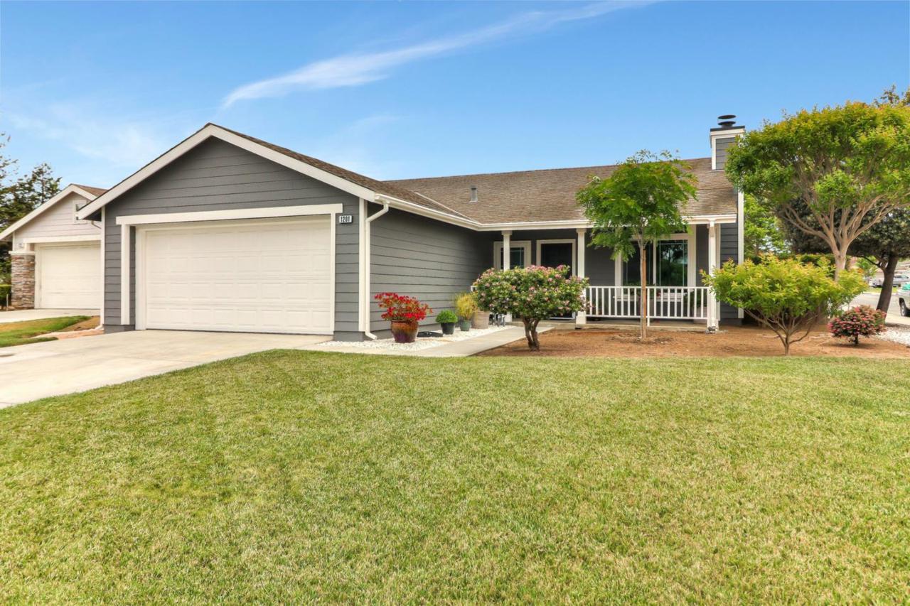 1201 Brighton Dr - Photo 1