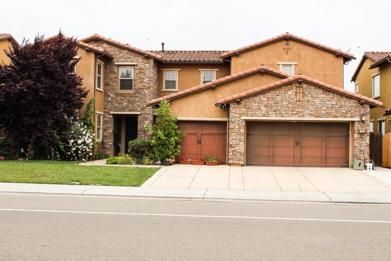 1333 Como Dr - Photo 1