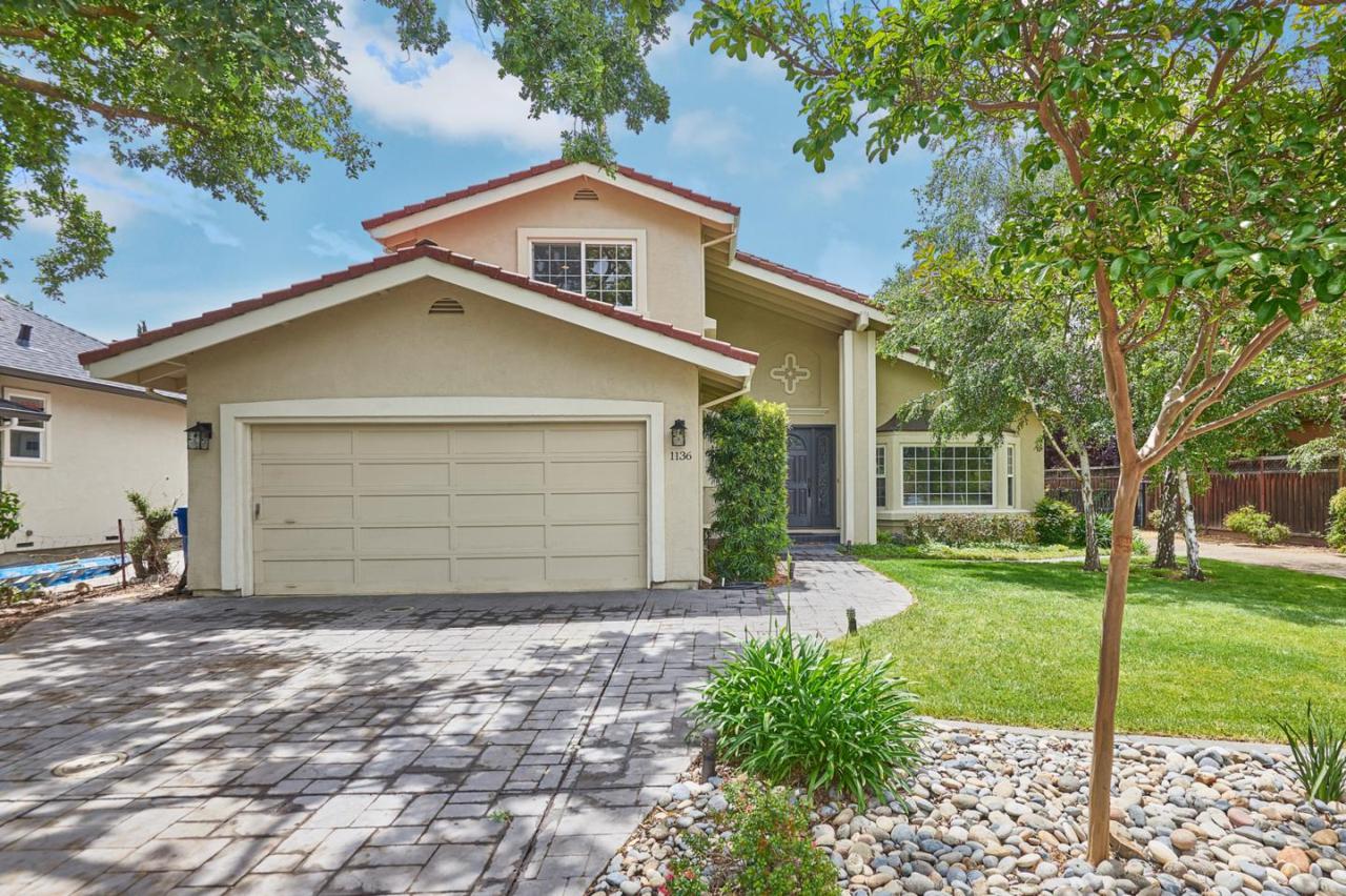 1136 Steinway Ave - Photo 1