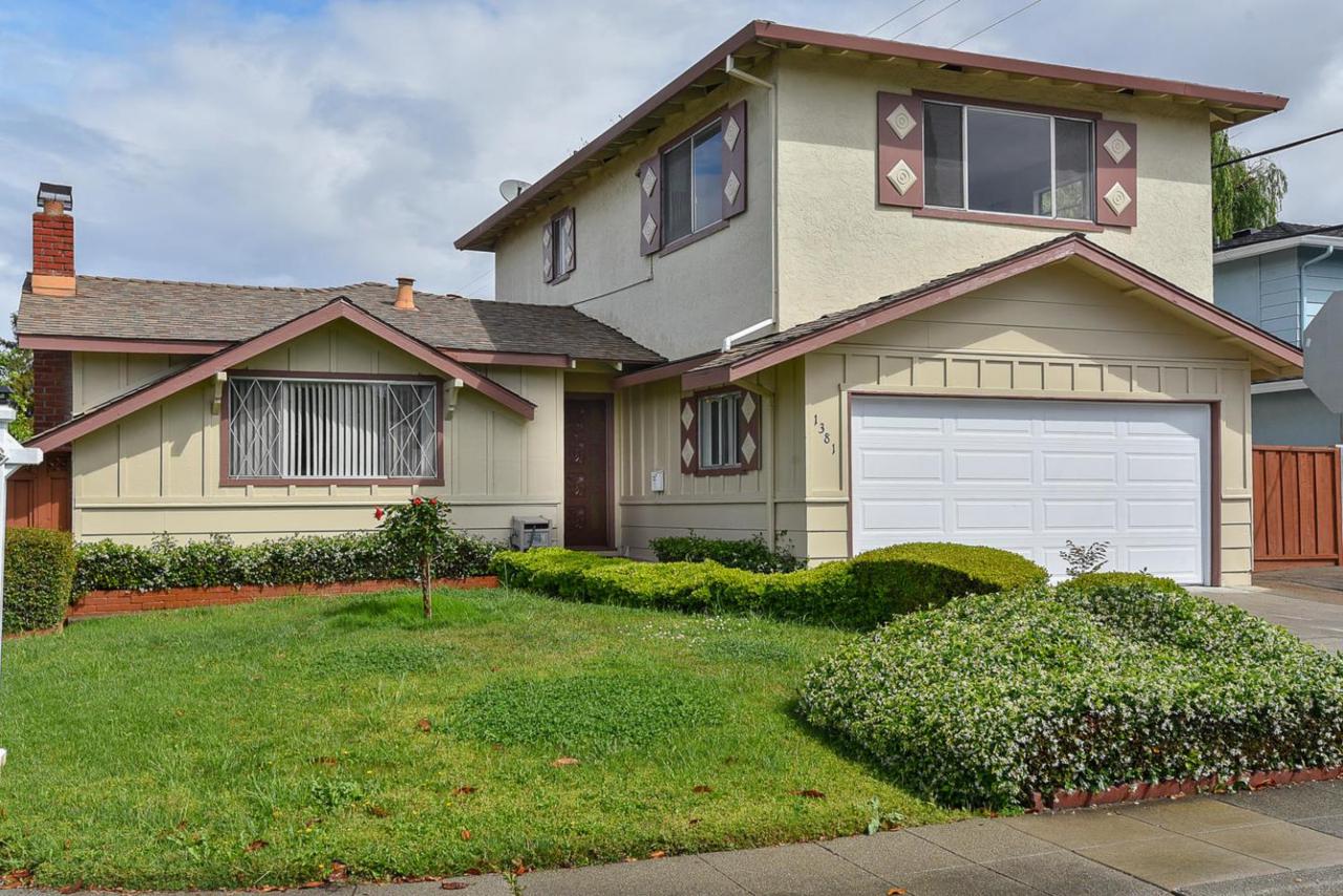 1381 Saratoga Dr - Photo 1