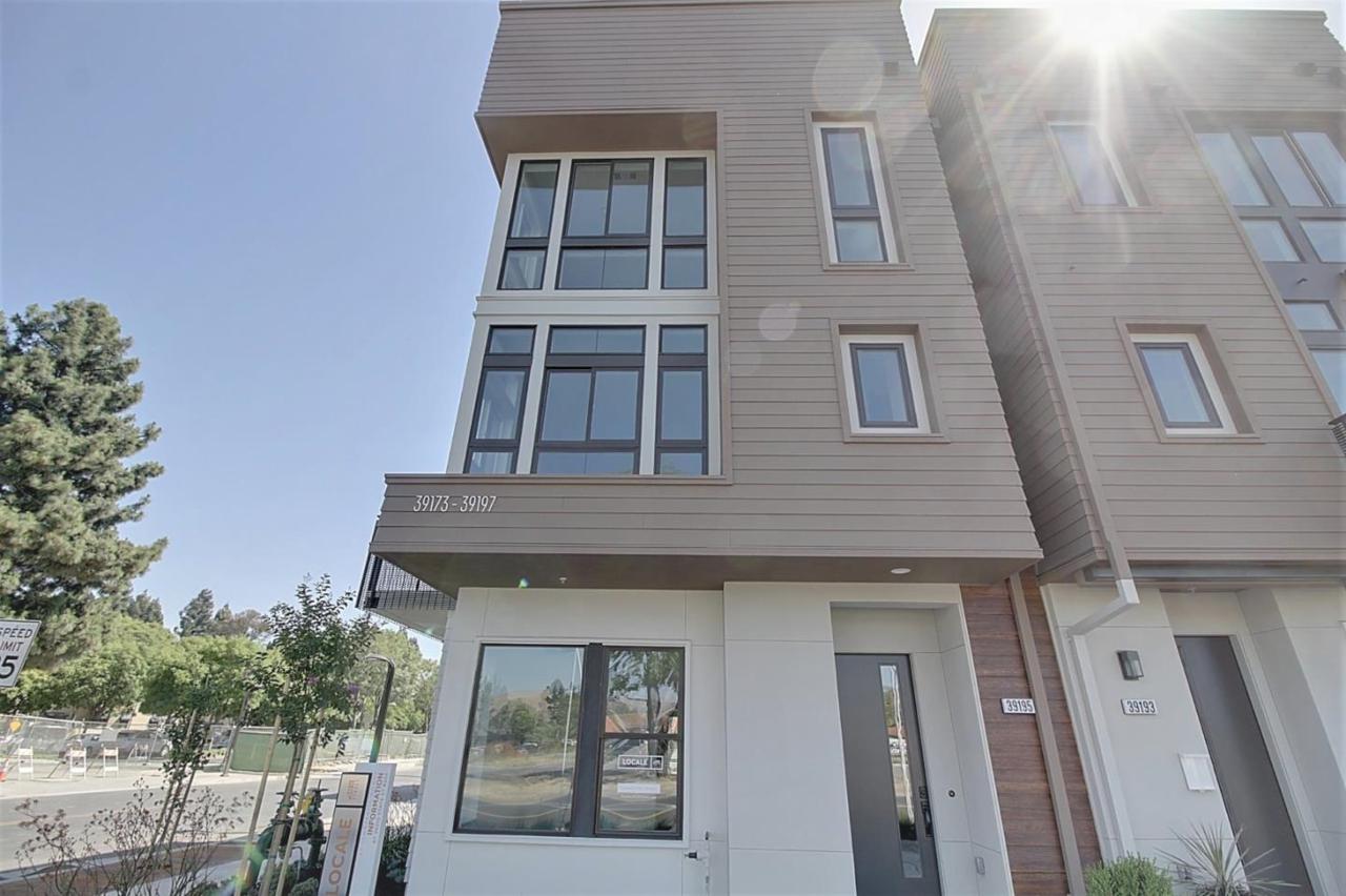 39143 Declaration St - Photo 1