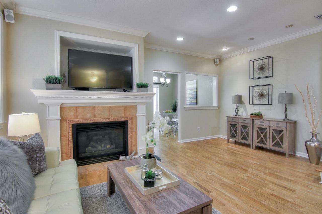 330 Oleander Dr - Photo 1