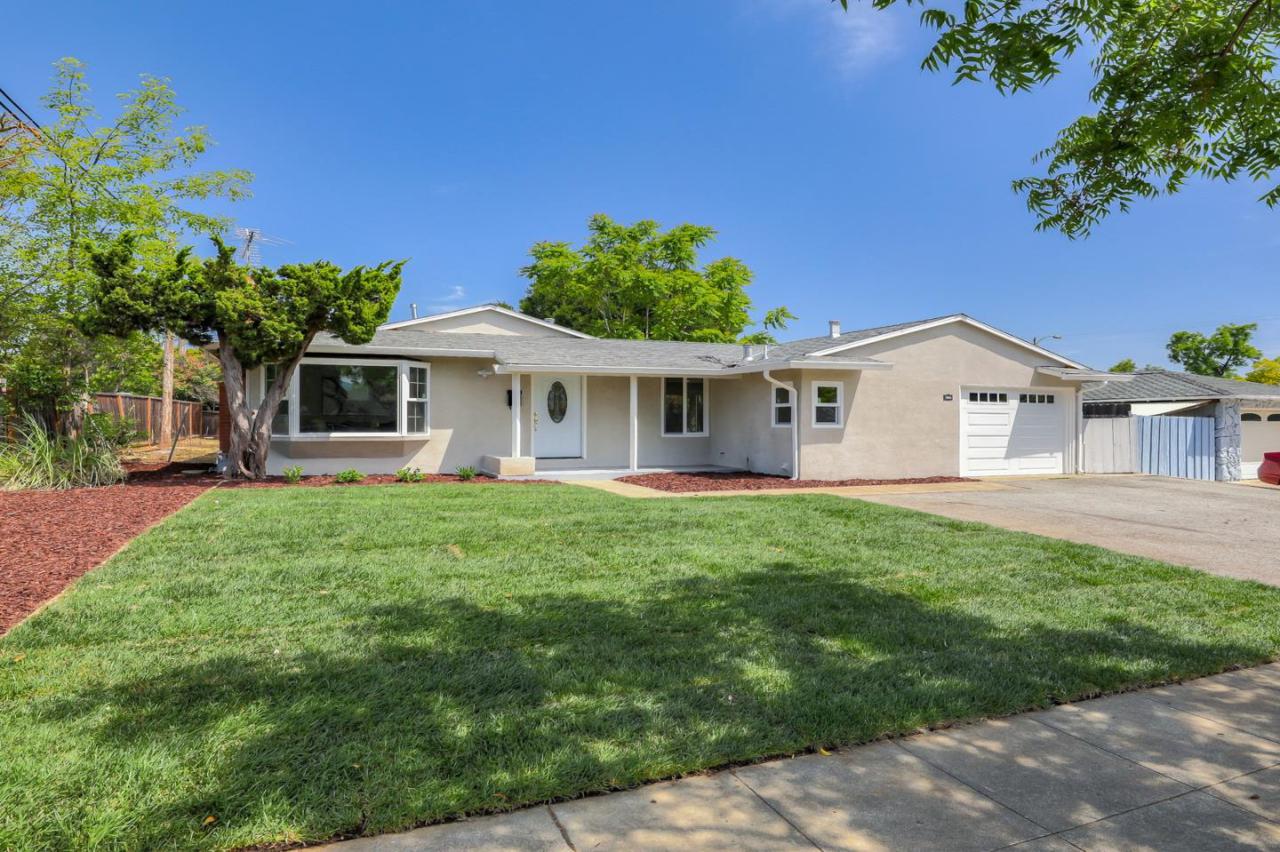 1943 Laurinda Dr - Photo 1