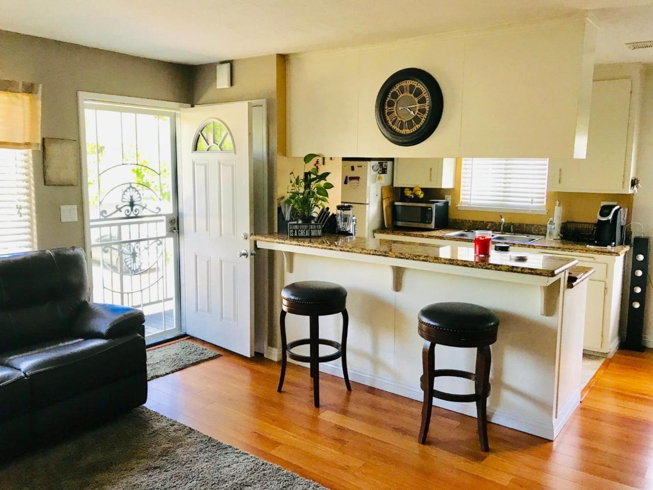 5512 Spinnaker Dr 4 - Photo 1