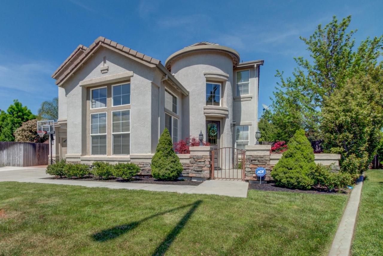 1621 Aletsch Way - Photo 1