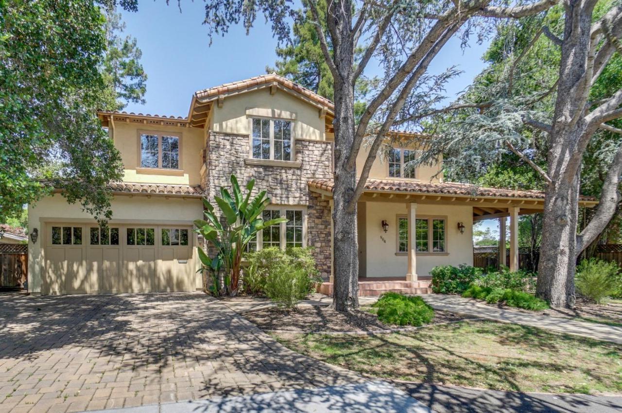 864 Barron Ave - Photo 1