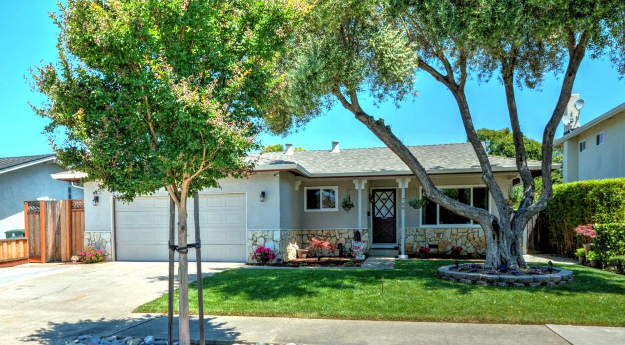 759 Carla Way - Photo 1