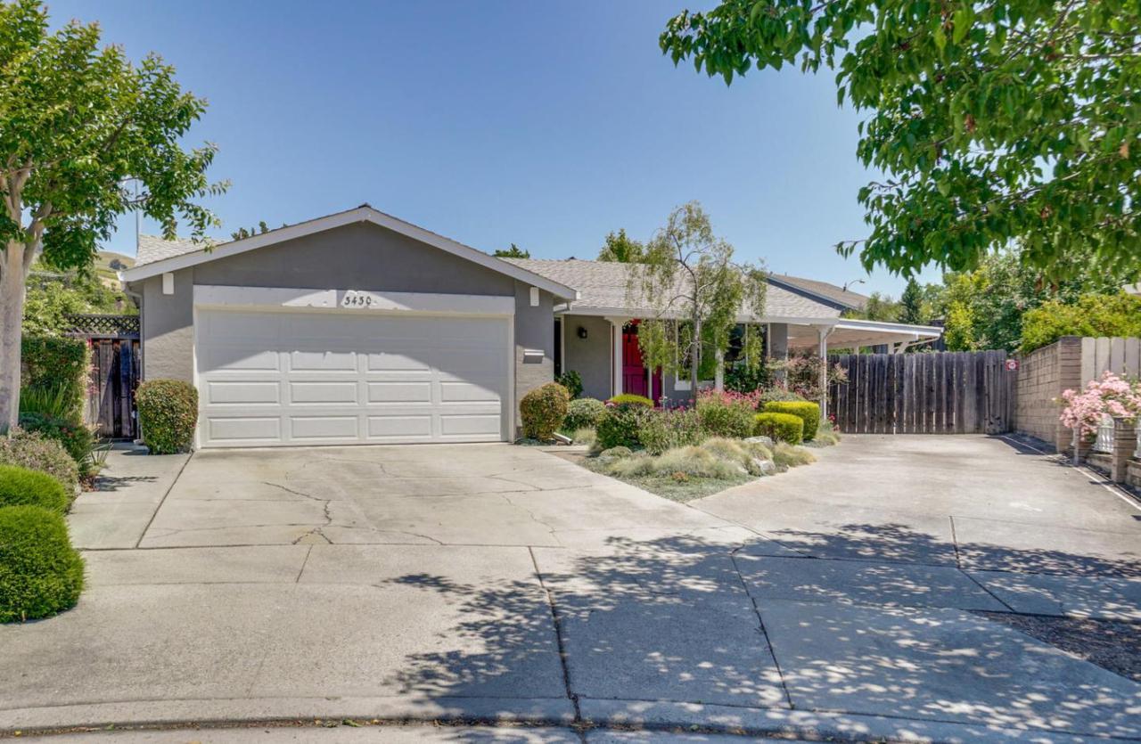 3430 Cardoza Ct - Photo 1
