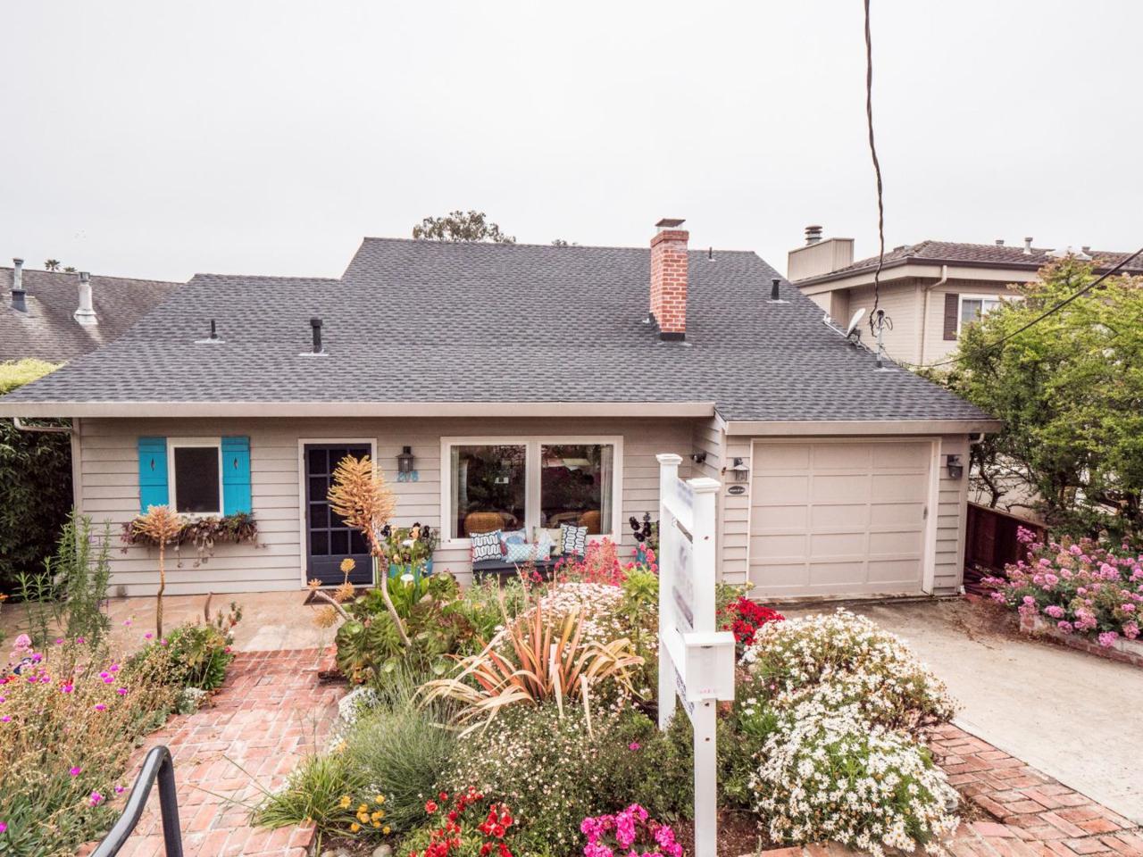 208 Burnham Ct - Photo 1