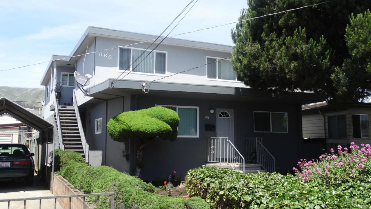 864 Commercial Ave - Photo 1