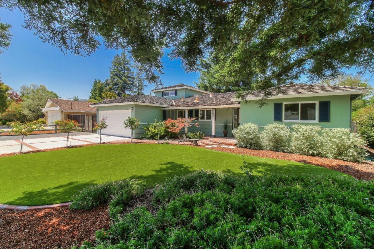 1060 Golden Way - Photo 1