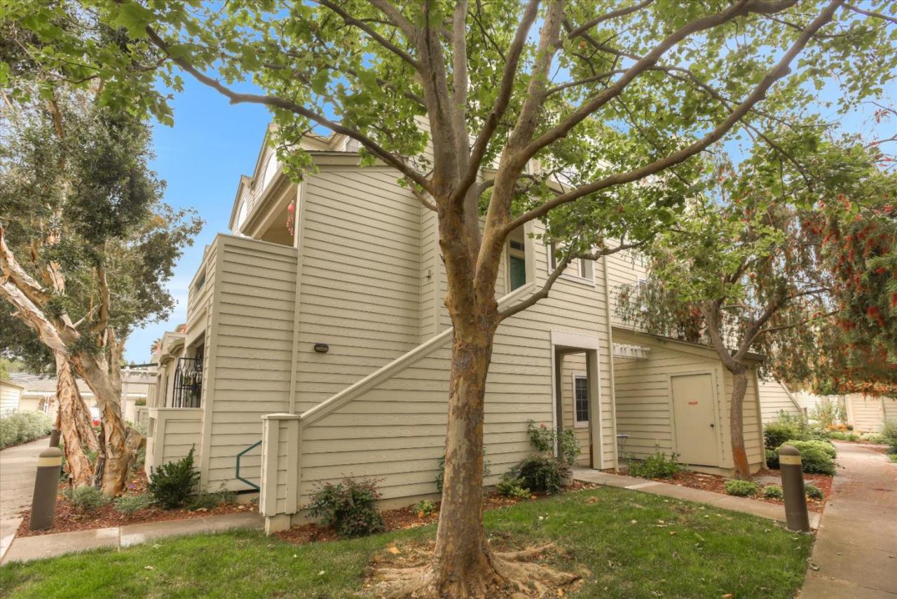 2301 Hastings Shore Ln - Photo 1