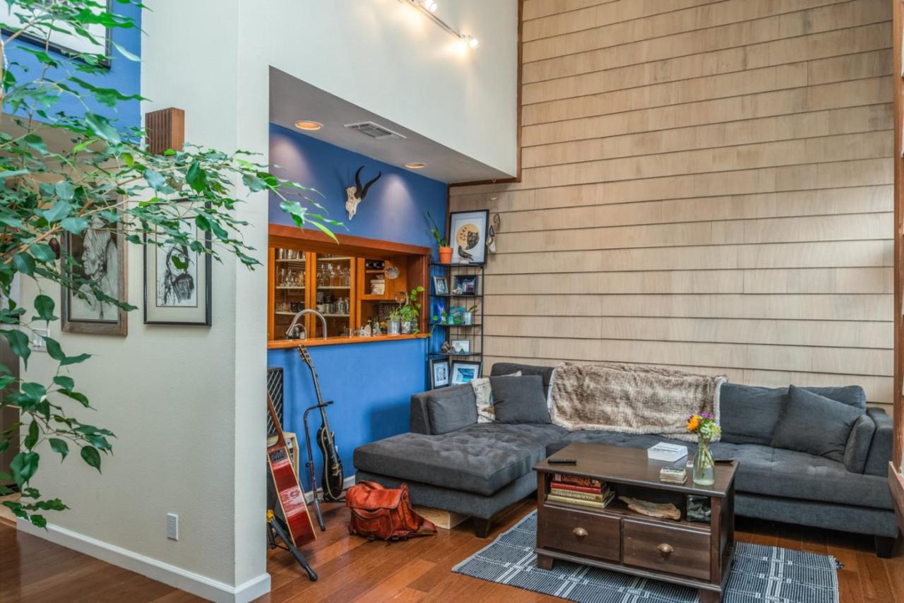 461 Dela Vina Ave 305 - Photo 1