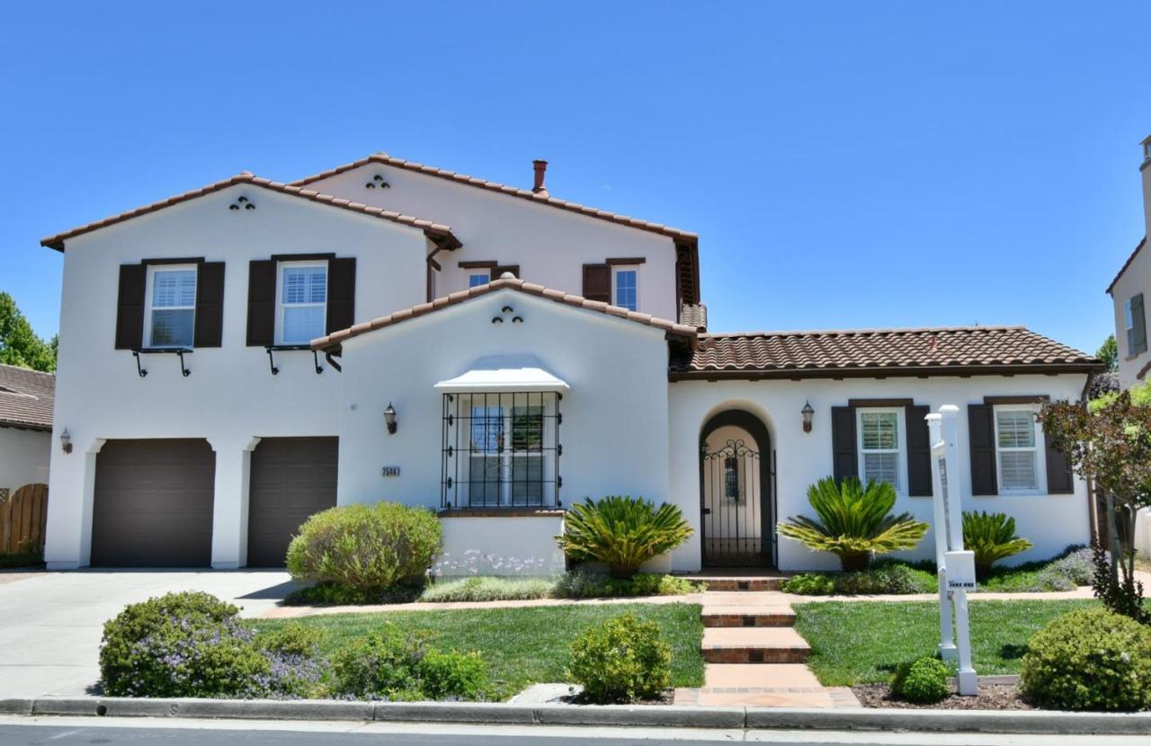 7546 Pickeman Ct - Photo 1