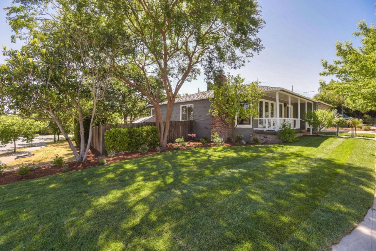 2207 Roosevelt Ave - Photo 1