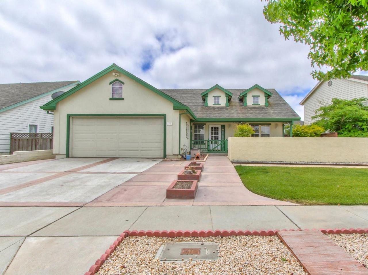 1756 Beacon Hill Dr - Photo 1