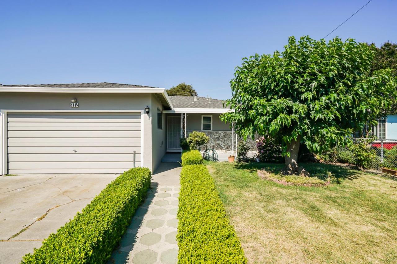 912 Moss Dr - Photo 1