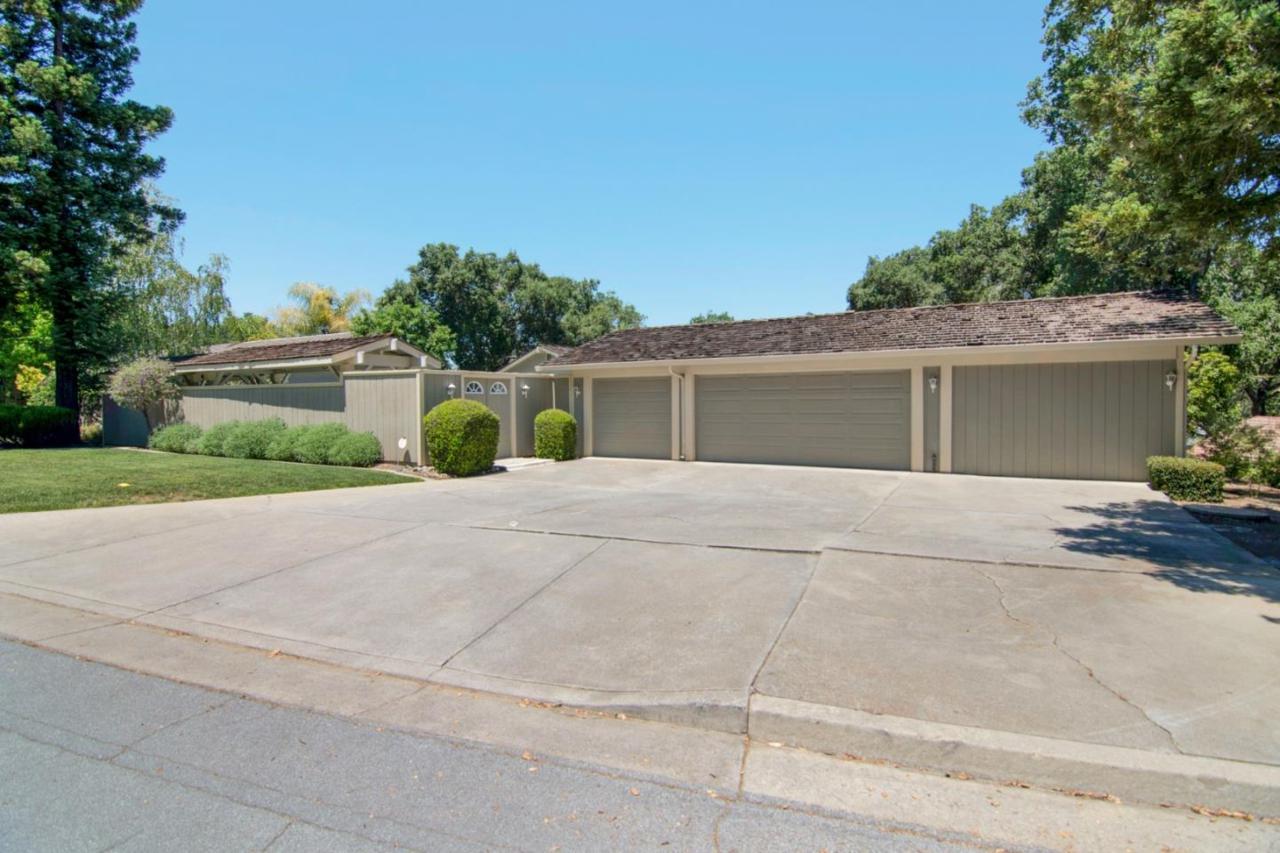 7089 Wooded Lake Dr - Photo 1