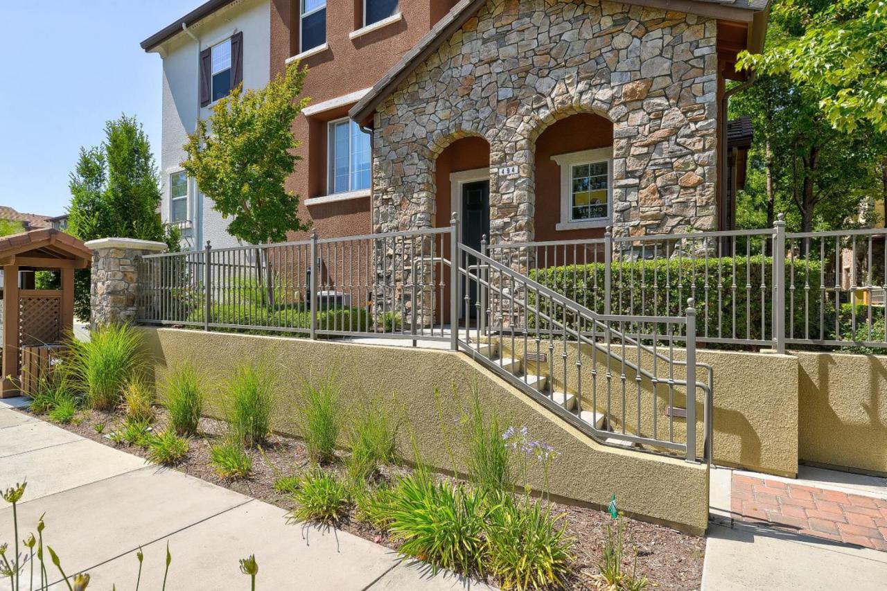 494 Torrey Pine Ter - Photo 1