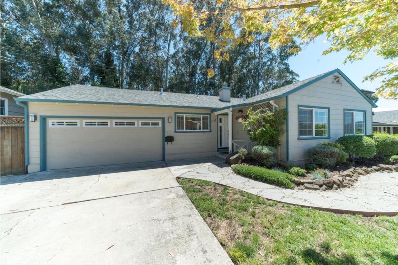 3920 Fernwood St - Photo 1