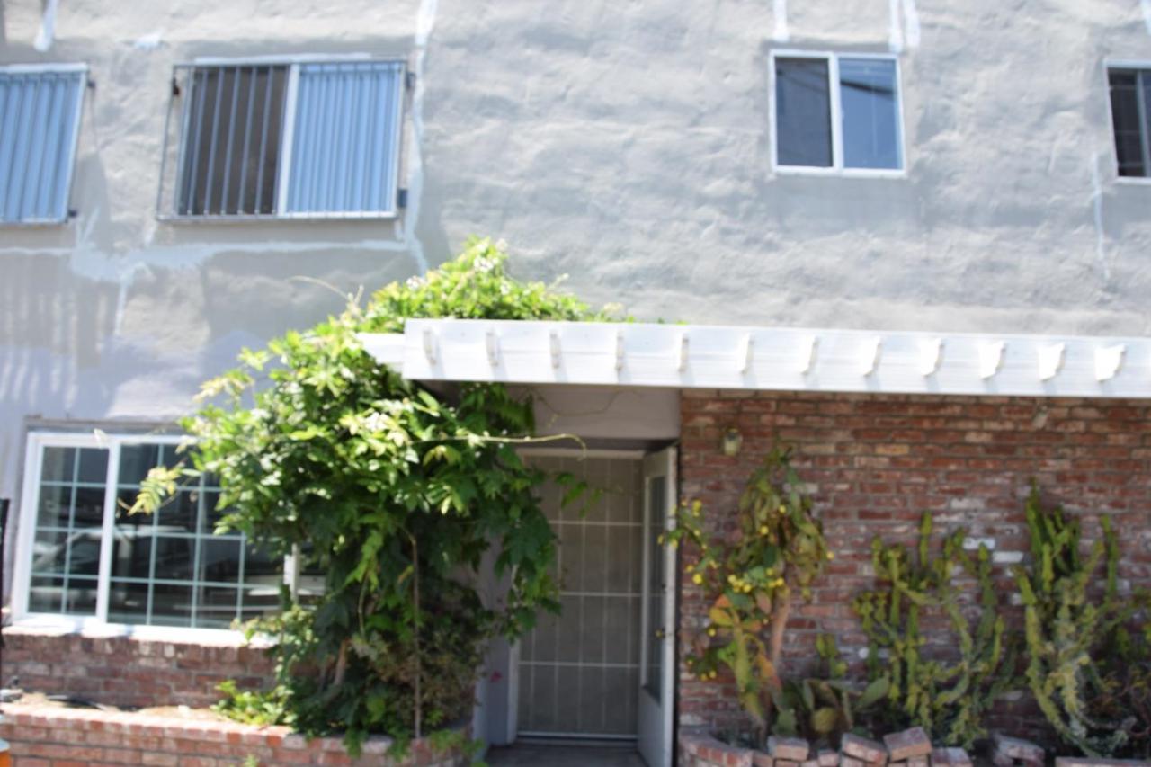 861 Hurlingame Ave B - Photo 1