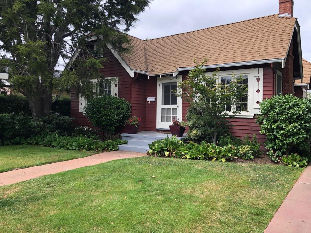 1124 Vancouver Ave - Photo 1