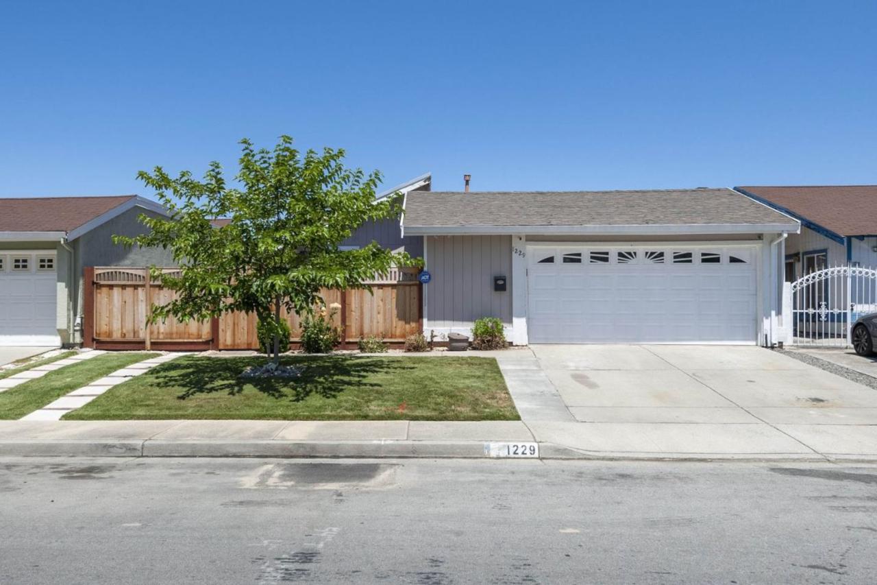 1229 Bayard Dr - Photo 1