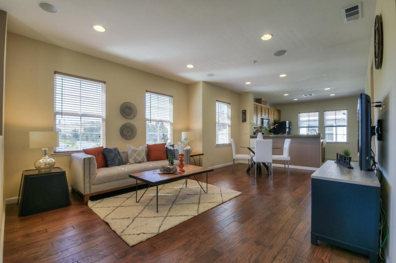 2163 Sunstruck Ct - Photo 1
