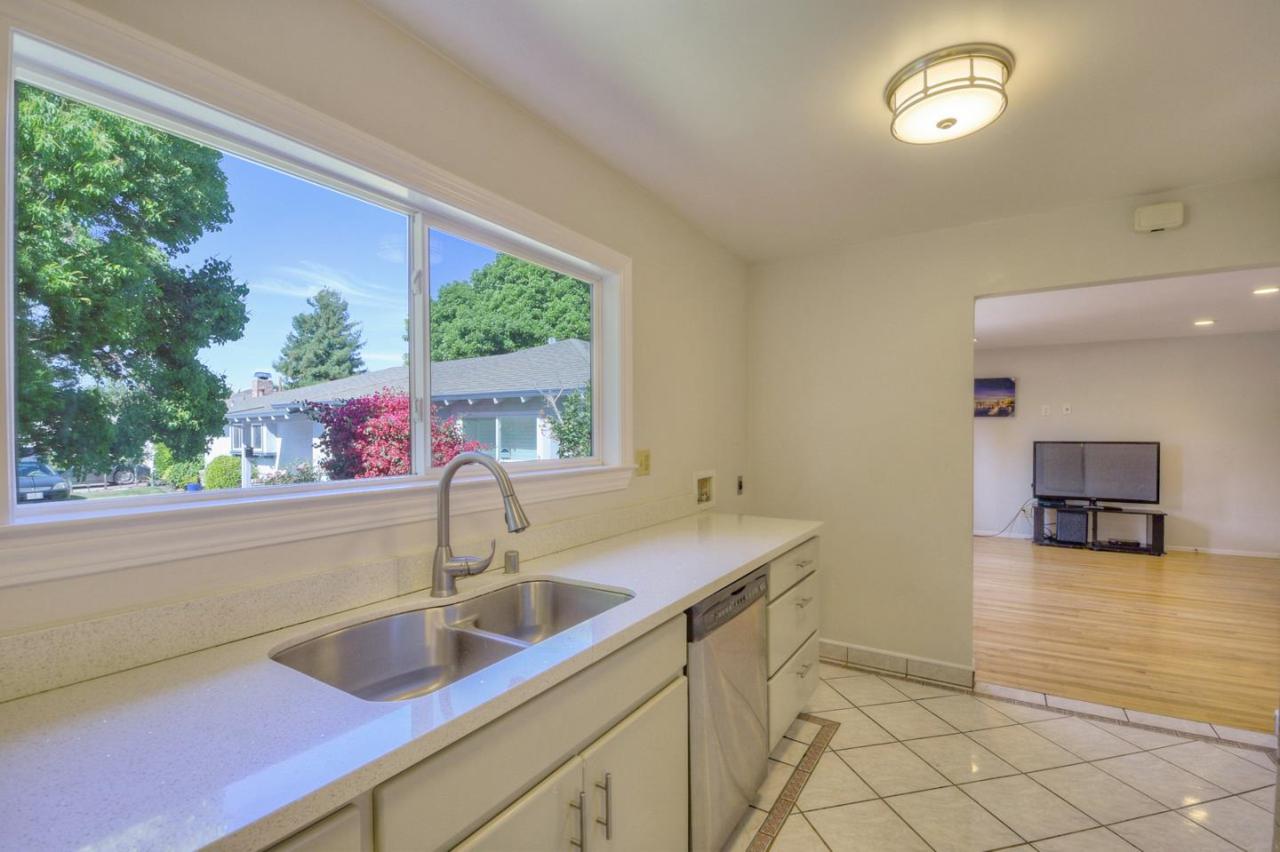 564 Annie Laurie St 11 - Photo 1
