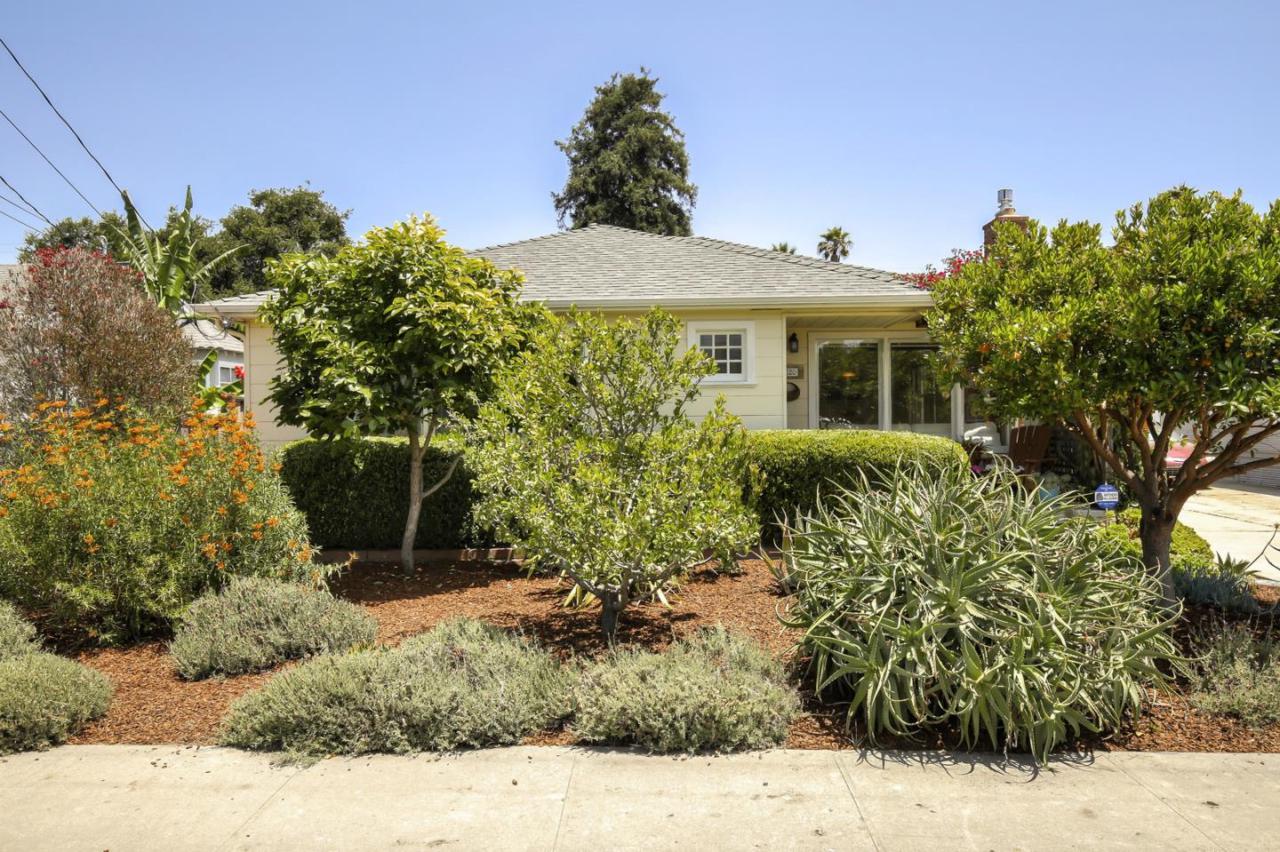 320 Harrison Ave - Photo 1