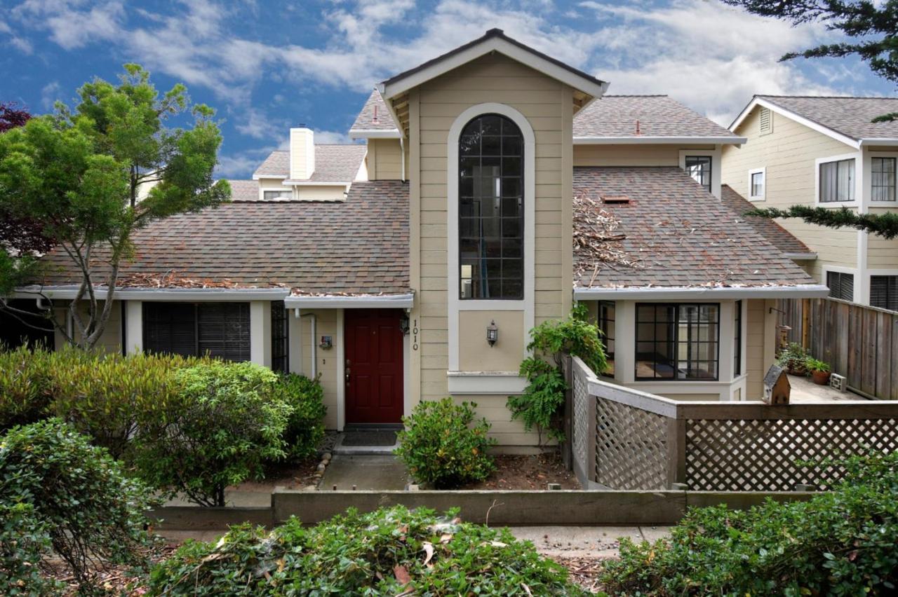 1010 Olympic Ln - Photo 1