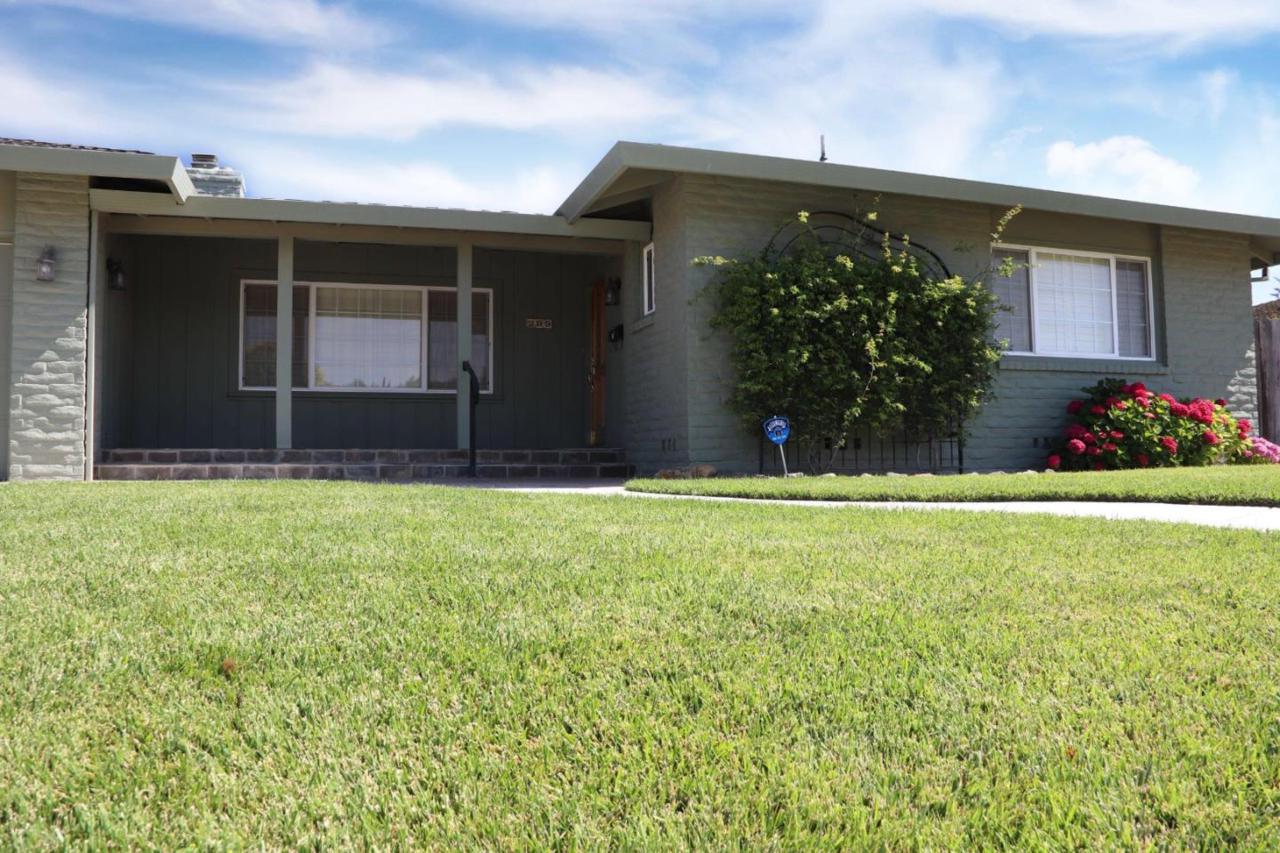 209 Grove Pl - Photo 1