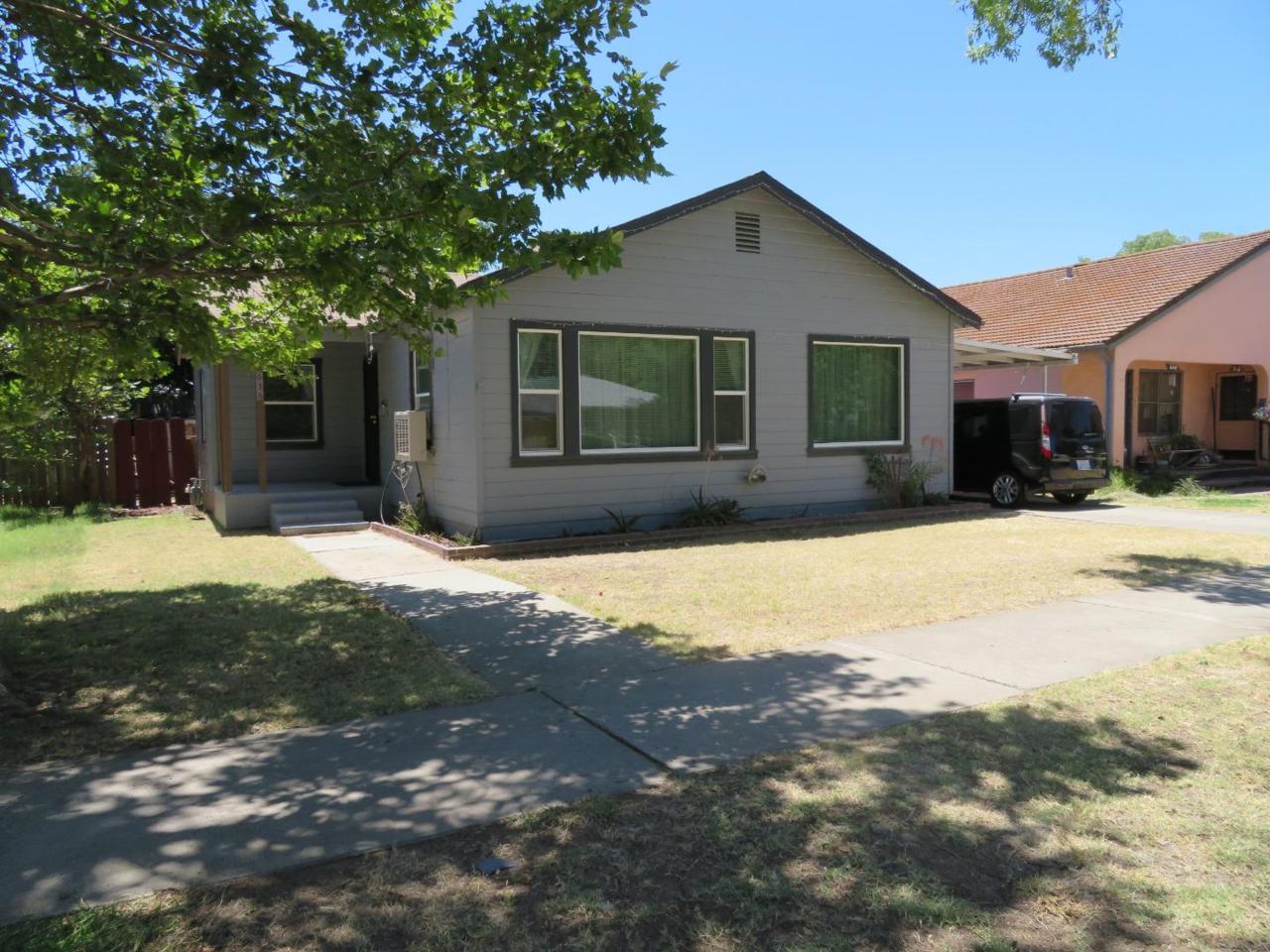 636 25th St - Photo 1