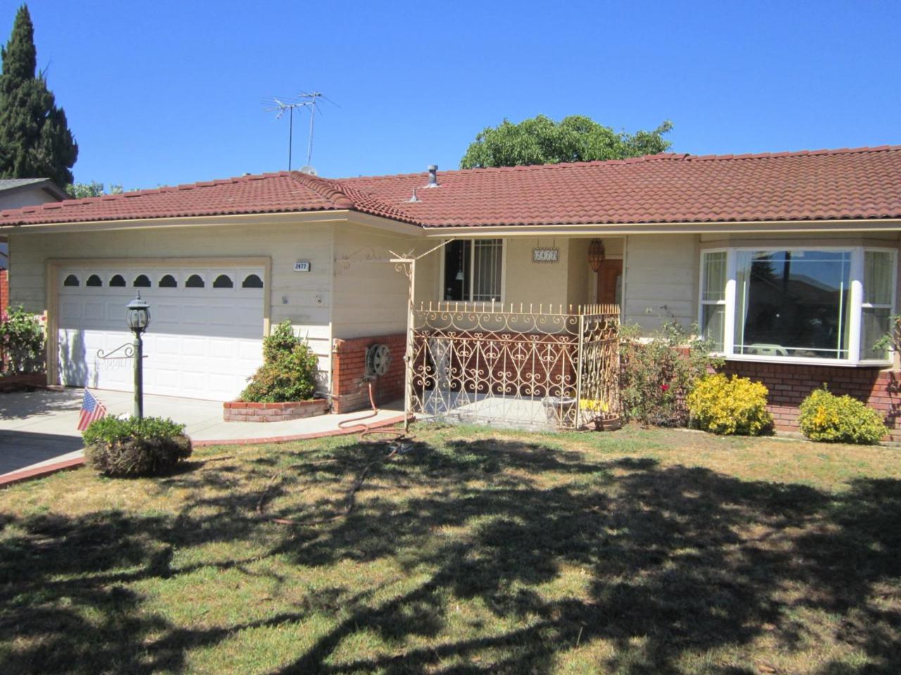 2477 Cameron Dr - Photo 1