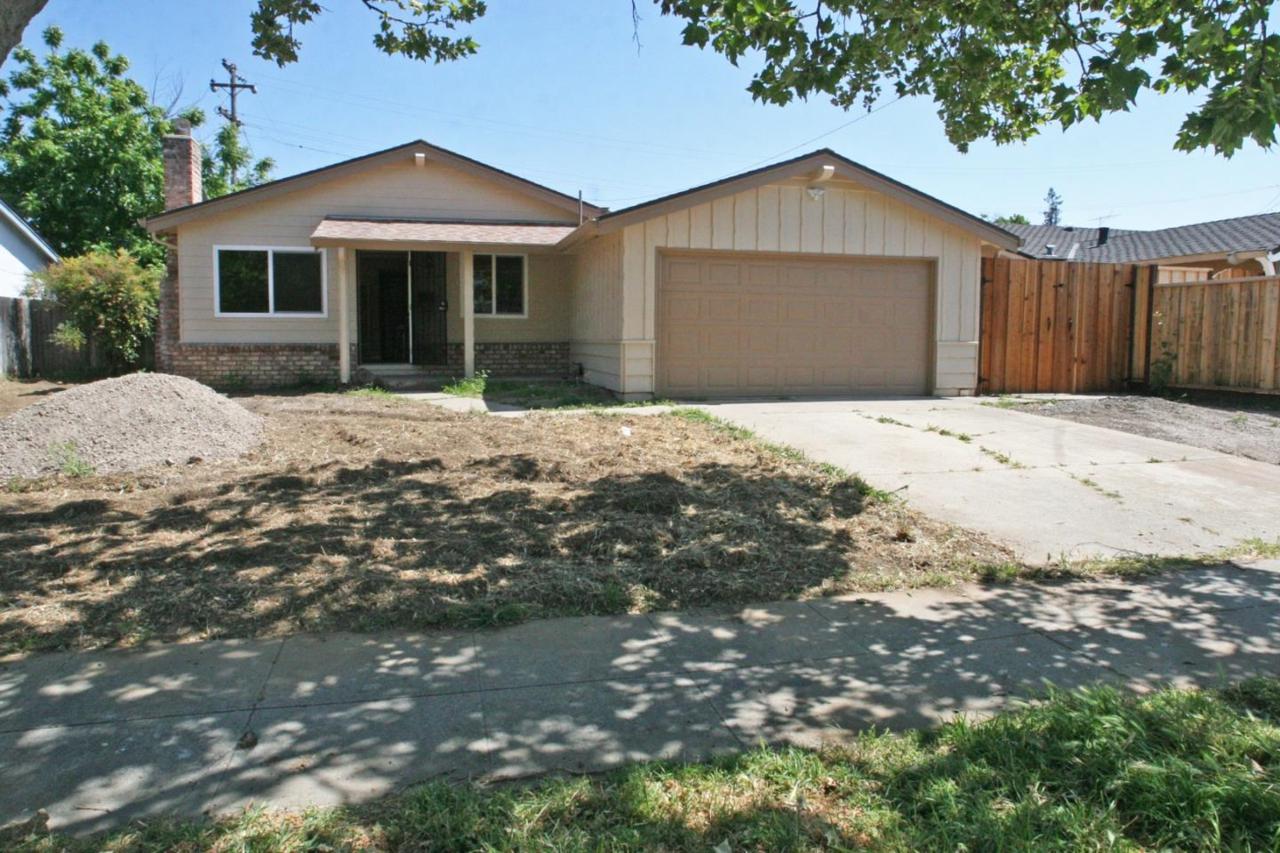 1080 Holly Hill Dr - Photo 1