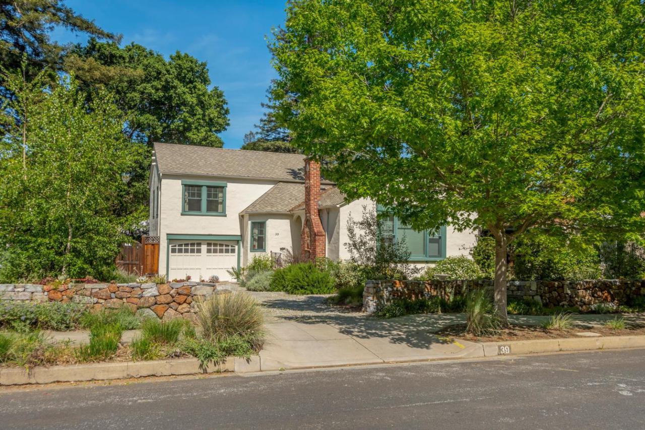 39 Grand St - Photo 1