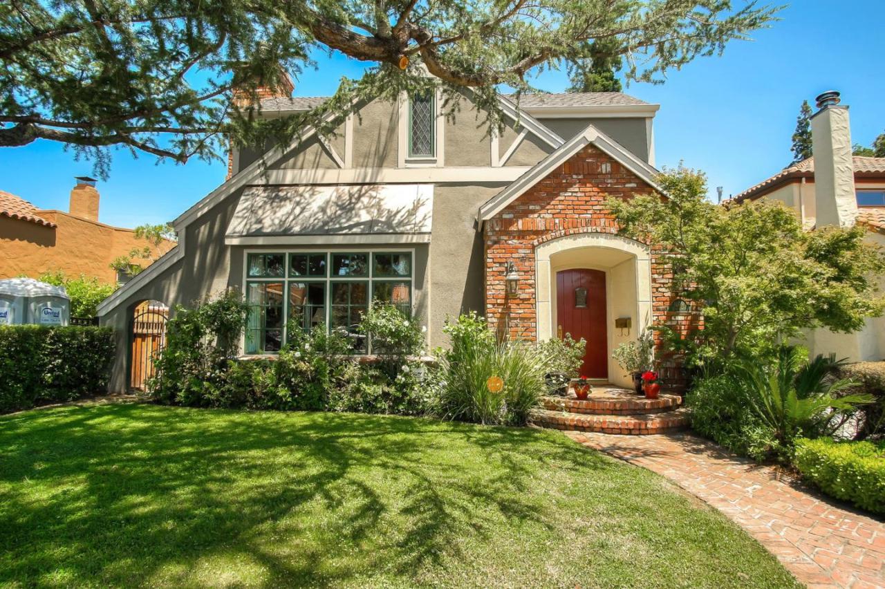 1009 Elm St - Photo 1