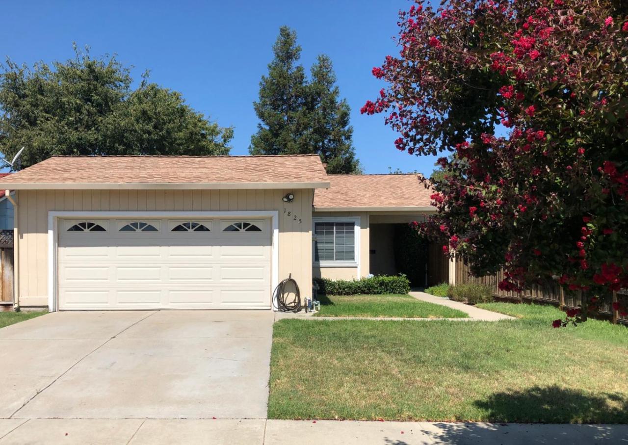 1825 Bagpipe Way - Photo 1