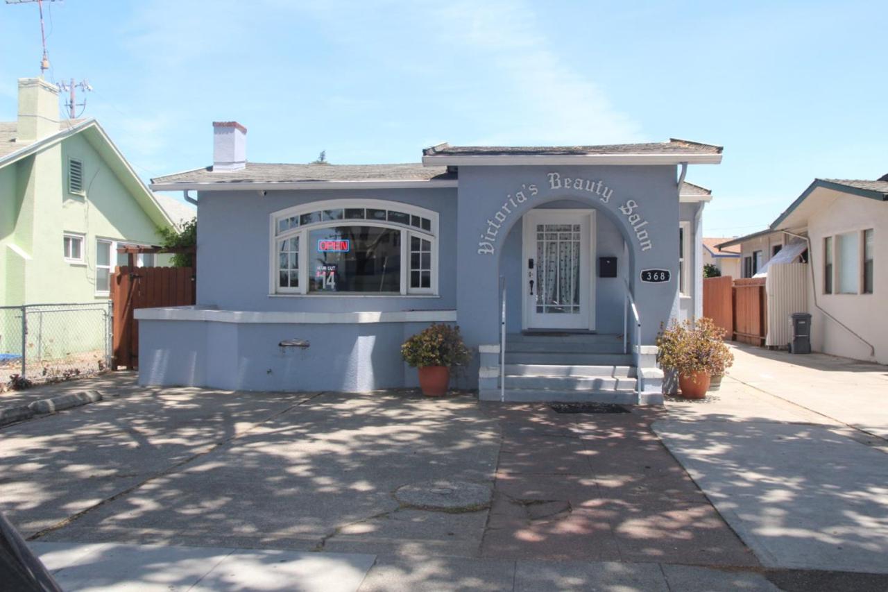 368 14th St - Photo 1