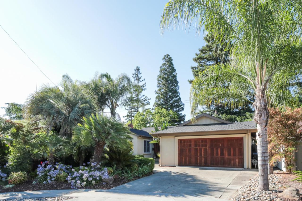 1630 Hyacinth Ln - Photo 1