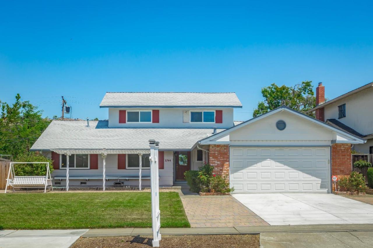 3744 Cadwallader Ave - Photo 1