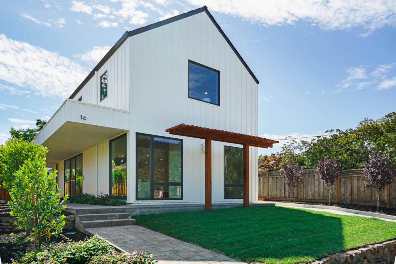 16 Hillview - Photo 1