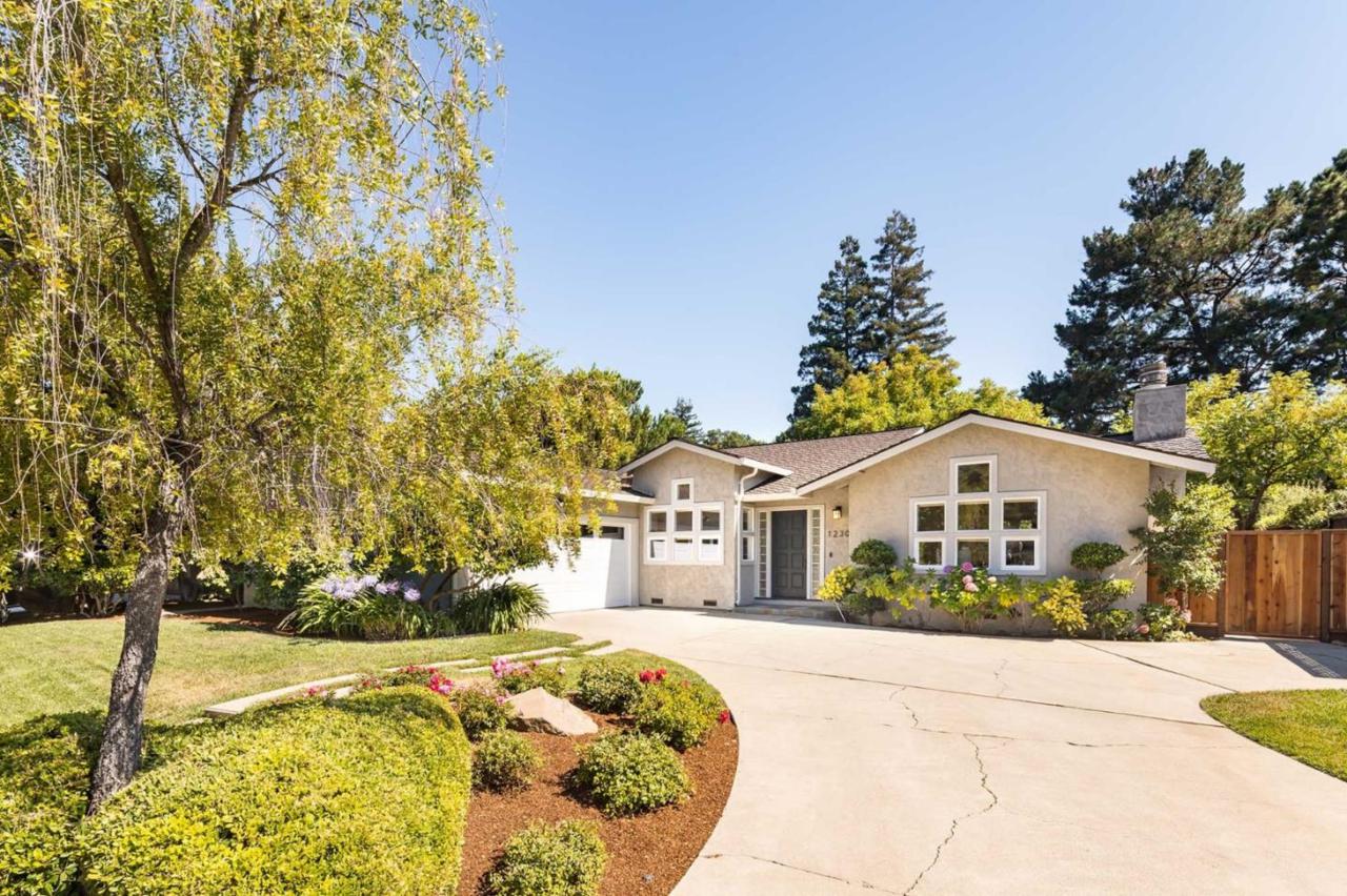 1230 Patlen Dr - Photo 1