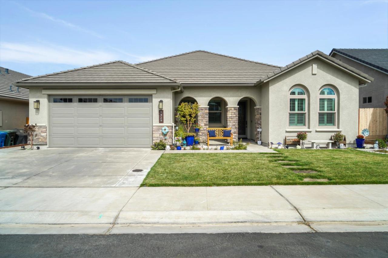1429 Wildrose Ct - Photo 1