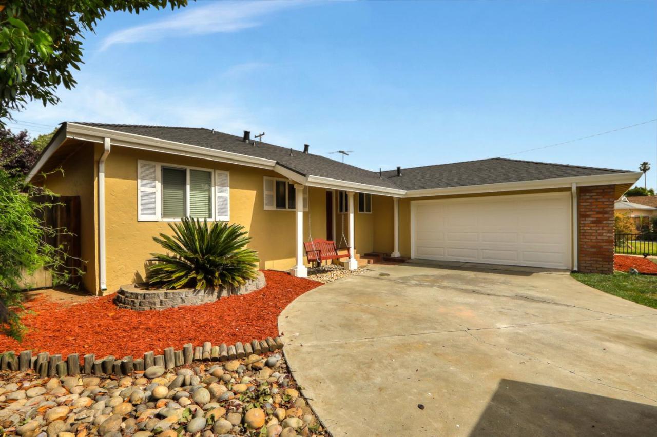 2175 Hoover Dr - Photo 1
