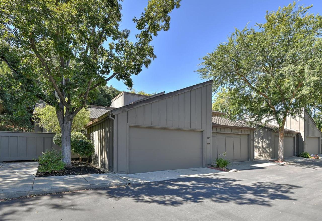 107 Cherry Hill Ct - Photo 1