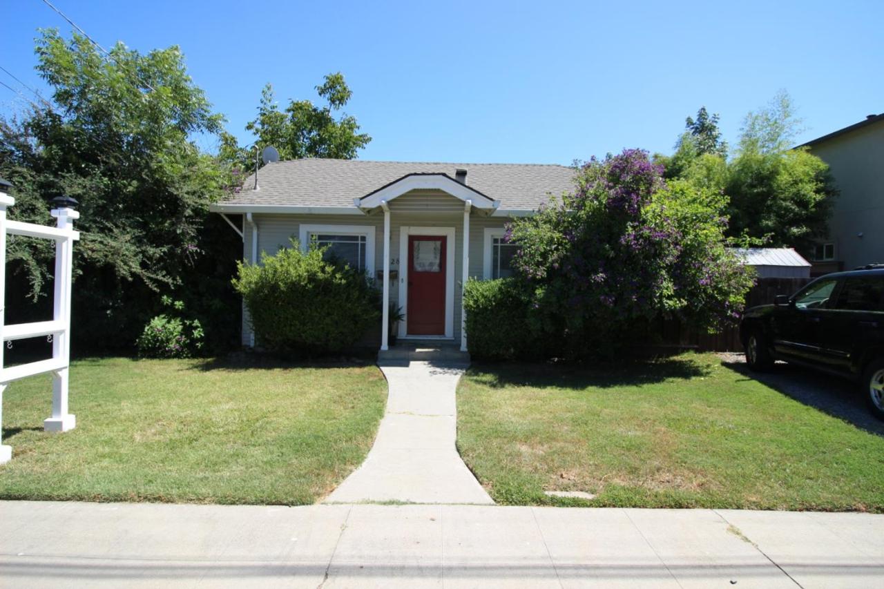 1128 Dean Ave - Photo 1